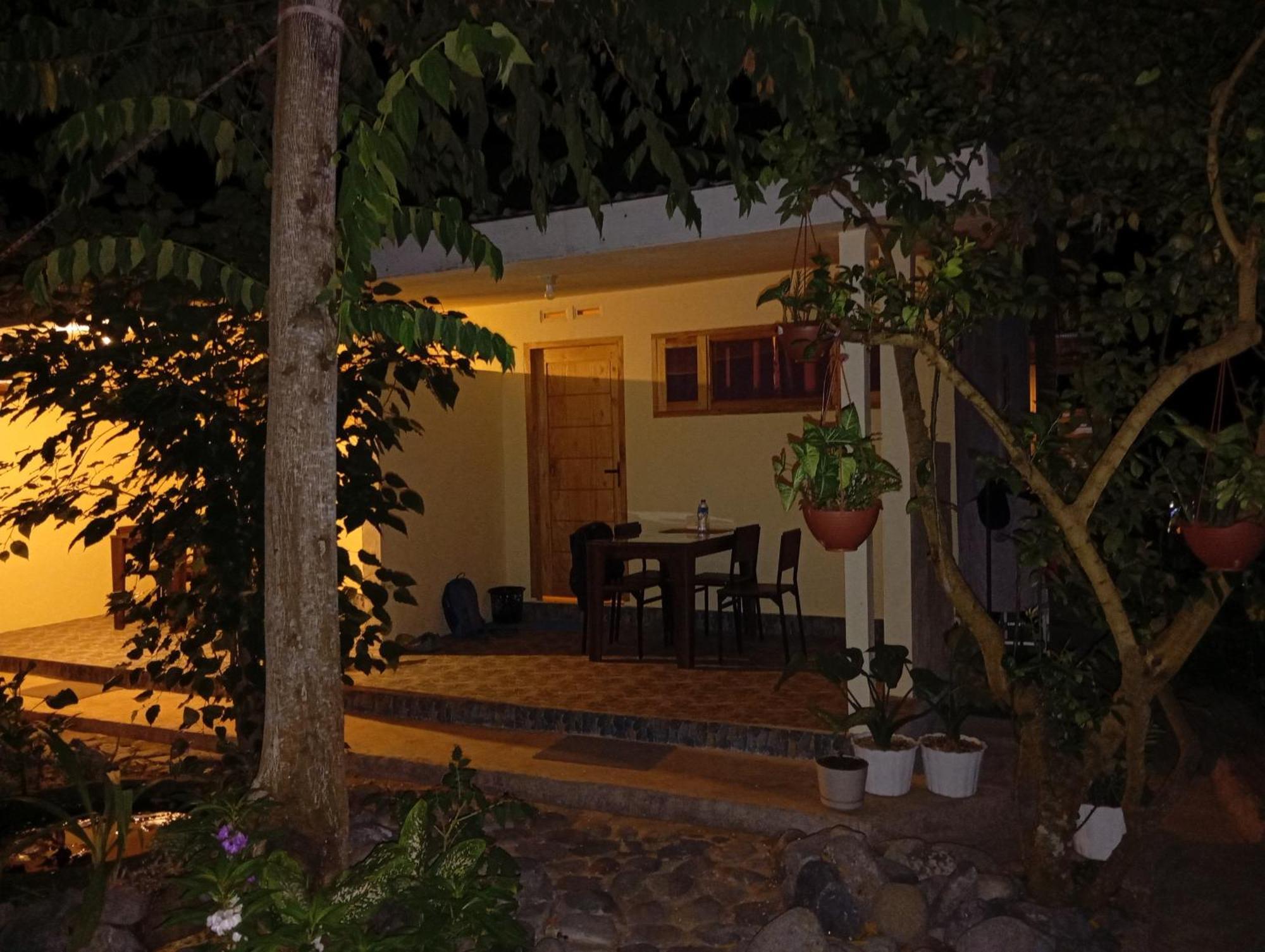 Rumah Kawan Senaru House Of Friend Bagian luar foto